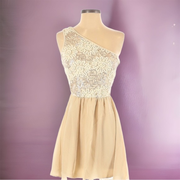 2 hearts Dresses & Skirts - 2 hearts’ Off the shoulder boutique dress